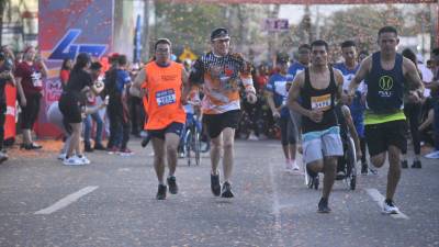 Decenas de corredores no videntes y en silla de ruedas dieron lo mejor de si en la competencia.