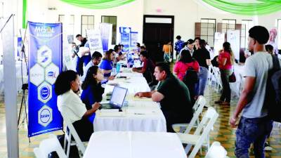 <b>En plaza Las Banderas se realizó a finales de 2023 una feria de empleo con apoyo del CDE Valle de Sula.</b>