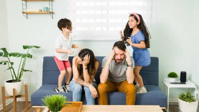 La salud mental de un padre tiene un fuerte impacto en la salud mental de sus hijos. Los padres que se están quemando son más propensos a arremeter contra sus hijos.