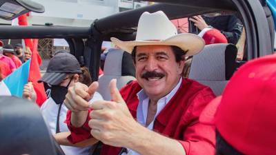 Zelaya Rosales durante la toma presidencial de su esposa, Xiomara Castro.