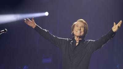 El cantante español Raphael.