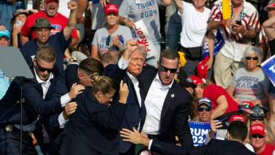 Trump fue rozado por una bala y resultó herido en una oreja durante un atentado en un mitin en Pensilvania.