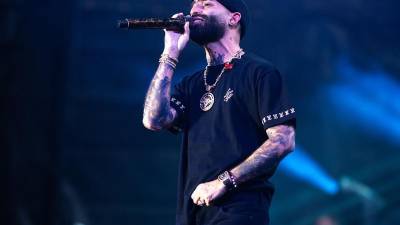 Detienen a hijo de Arcángel en un vehículo robado y con armas