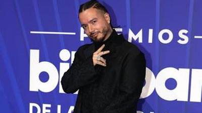 El cantante J Balvin posa en la alfombra azul de los premios Billboard de la Música Latina, el pasado jueves en el Jackie Gleason Theatre, en Miami Beach (Estados Unidos).