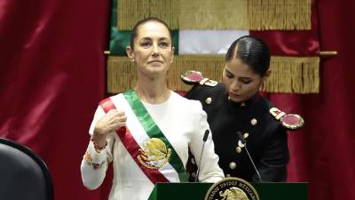 La científica Claudia Sheinbaum asumió este martes como la primera mujer presidenta de México.