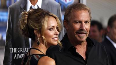 Christine Baumgartner y Kevin Costner en una foto de archivo.