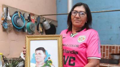 Doña Anita es la madre del centrocampista Francisco Martínez, jugador del Marathón.