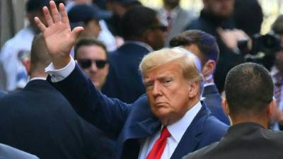 Trump enfrenta 34 cargos en una investigación penal en Nueva York.