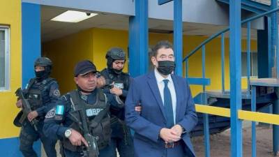 El exdirector de la Tasa de Seguridad, Francisco Cosenza, fue trasladado este jueves a la CSJ, donde un juez autorizó su extradición hacia Estados Unidos.