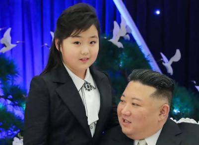En caso de sucesión, su hija Ju Ae sería la cuarta de la dinastía <b>Kim</b> en dirigir el país.