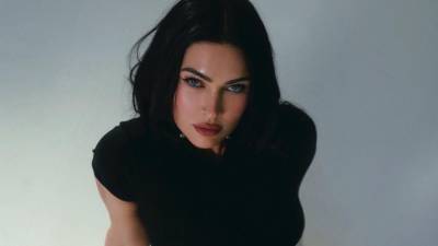 Megan Fox quiere que todos sepan una cosa: ella está viva. Este martes 3 de marzo, la actriz regresó a Instagram publicando sensuales fotos de una reciente sesión de fotos.