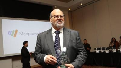 El empresario Jorge Canahuati Larach, presidente de Grupo OPSA y de la revista Estrategia &amp; Negocios (E&amp;N), fue homenajeado este jueves 30 de julio por su trayectoria corporativa y aporte al desarrollo económico y social de Honduras y Centroamérica, durante una gala empresarial realizada en el Hotel Real Intercontinental de Tegucigalpa.