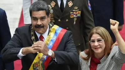 La nueva primera dama, nacida en el estado de Cojedes (centro) en 1956, está comprometida con el proceso bolivariano desde hace más de tres décadas, cuando se sumó, junto con Maduro, al movimiento génesis del chavismo, el MBR-200.