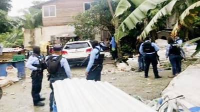 Momento en que tres personas fueron apresada por la Policía Nacional. Imagen del MP.