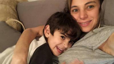 Mariana Derderián se encuentra hospitalizada tras incendiarse su vivienda ubicada en Vitacura, Chile. En el incidente murió su hijo menor Pedro, quien nació en 2017, tenía seis años de edad. Mariana y su otra hija, Leticia de 9 años salieron heridas del hecho.