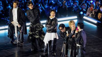 El nuevo documental de BTS retrata los desafíos creativos y de identidad que marcaron la preparación de Arirang, su primer álbum de estudio en casi cuatro años, y evidencia cómo el grupo logró superarlos gracias a la fraternidad entre sus integrantes.