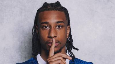 El futbolista de la selección de Francia, Michael Olise, se encuentra en el centro de la atención mediática tras la filtración de una imagen desde el vestuario del combinado francés durante el Mundial 2026.
