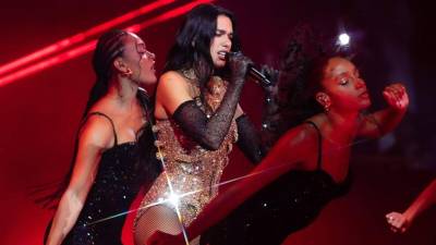 La cantante británica Dua Lipa anunció este jueves el lanzamiento de ‘Dua Lipa (Live from Mexico)’, un nuevo álbum en vivo y una película del concierto grabados durante las tres presentaciones que ofreció en el Estadio GNP Seguros de Ciudad de México, como parte de la gira ‘Radical Optimism’.