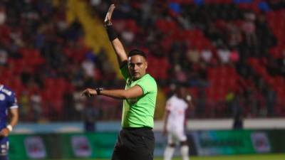 El árbitro hondureño Said Martínez también fue uno de los afectados tras los violentos disturbios registrados en la previa del clásico capitalino entre Motagua y Olimpia-.