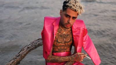 El cantante y compositor Dalex se ha consolidado como una de las voces más reconocibles de la música urbana contemporánea. Con un estilo marcado por letras sensuales y ritmos envolventes, el artista ha logrado posicionarse dentro del competitivo panorama del reguetón internacional.