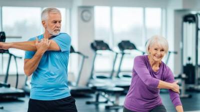 El ejercicio físico es imprescindible para una vejez más segura y saludable.