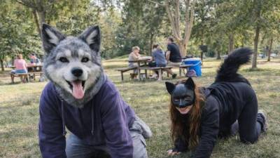 La presencia de jóvenes que se identifican como animales, conocidos como ‘therian’, ha ganado visibilidad en plataformas como TikTok y X, sobre todo en Argentina pero también en México, donde el fenómeno se ha colado en los debates sociales, culturales y políticos.