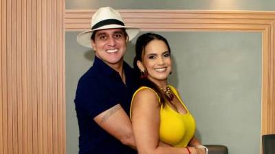 A casi un mes del fallecimiento de la reconocida chef hondureña Sandra Díaz del Valle, el presentador Juan Fernando Lobo decidió romper el silencio para anunciar un homenaje especial dedicado a quien fuera su pareja y compañera de vida. La producción será transmitida por TNH y buscará recordar el legado humano y profesional que dejó la querida cocinera.