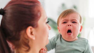 La tosferina no es una tos cualquiera. Es una infección bacteriana altamente contagiosa que golpea con mayor dureza a los lactantes, especialmente a los menores que aún no han completado su esquema de vacunación. En Honduras, la Secretaría de Salud reporta la<a rel=noopener noreferrer href=https://www.laprensa.hn/honduras/honduras-reporta-ocho-menores-fallecidos-tos-ferina-76-casos-2026-DK29673624 target=_blank> muerte de ocho menores y 76 casos confirmados,</a> en especial, en población no vacunada o con esquemas incompletos.