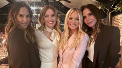 La presencia de Victoria Beckham junto a las Spice Girls en la celebración del cumpleaños número 50 de Emma Bunton coincidió con un escenario familiar complicado para la diseñadora. En la reunión realizada en los Cotswolds, Victoria Beckham, Melanie “Mel C” Chisholm y Geri Halliwell-Horner acompañaron a Emma en el festejo, aunque la ausencia de Melanie “Mel B” Brown no pasó desapercibida.