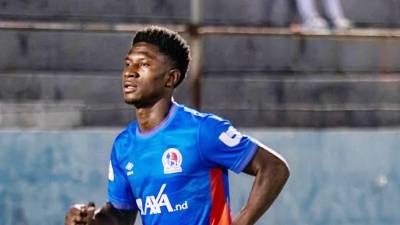 El fútbol hondureño se encuentra de luto tras confirmarse el asesinato de Kenny Bredenskie Martínez Webster, joven futbolista de 22 años que tuvo un paso por el Olimpia, Lobos de la UPNFM y Juventus de Roatán.