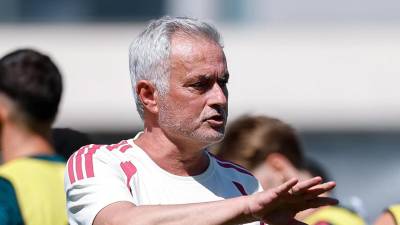 Prensa deportiva de España ha revelado el nombre de los futbolistas que Mourinho ya no quieren que siga formando parte del Real Madrid de cara a la próxima campaña.