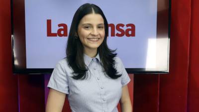 Creo que uno de los cambios más urgentes en Honduras es fortalecer nuestras instituciones democráticas, asegurando que sean transparentes, sólidas e independientes de los partidos políticos.