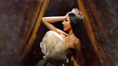 La madre de una reconocida exmiss y conductora de televisión confirmó que su hija permanece internada en la Unidad de Cuidados Intensivos (UCI) de una clínica local en Surco, luego de sufrir un aparatoso accidente vehicular en la madrugada del jueves 12 de febrero.