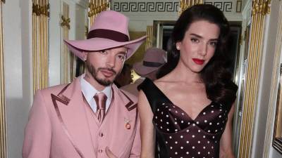 La historia de amor entre la modelo argentina Valentina Ferrer y el cantante colombiano J Balvin comenzó en 2017, durante la grabación del video musical Sigo Extrañándote.