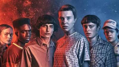 “Stranger Things” es la serie en inglés más exitosa de la historia de Netflix, al sumar más de 1,3 billones de horas de visualización tan solo en su primer mes de estreno.