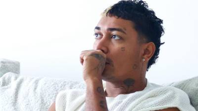 El tiktoker y creador de contenido, Supremo, continúa publicando indirectas luego de su separación con la presentadora hondureña, Milagro Flores.