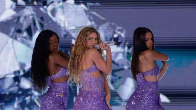 La cantante Shakira cumplió con la primera de los doce conciertos para su residencia madrileña en el Macondo Park del Recinto Iberdrola Music, en Madrid. Un inédito complejo construido exclusivo para la su residencia y donde le rince homenaje a Gabriel García Márquez y a la cultura latina.