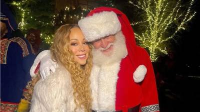 All I Want for Christmas Is You es la primera canción en permanecer 20 semanas en el #1 del Billboard Hot 100.