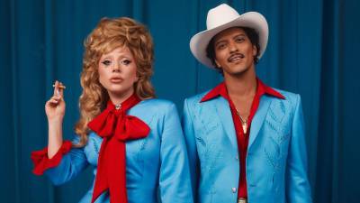 Faltan apenas unos días para que el mundo de la música se vista de gala en la 68ª edición de los <b>Premios GRAMMY</b> y el ambiente no puede estar más animado. Como cada año por estas fechas, la ciudad de Los Ángeles se convierte en un hervidero de estrellas, pero este 2026 hay un nombre que suena con una insistencia especial en todos los mentideros de la industria: <b>Bruno Mars</b>. El hawaiano no solo parte como uno de los grandes favoritos, sino como el posible eje central de la que se está ganando el reconocimiento de la actuación de la década.