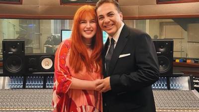 El cantante mexicano Cristian Castro vuelve a estar en el centro de la conversación pública tras confirmar su romance con Victoria Kühne, una destacada empresaria, productora musical y cantante mexicana.