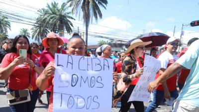 La Ceiba vivió una jornada distinta este Primero de Mayo. Lejos de la confrontación, la movilización de trabajadores se convirtió en una caminata pacífica, cargada de mensajes claros y humanos. Hombres, mujeres y hasta niños acompañaron el recorrido, demostrando que la lucha por mejores condiciones laborales no es solo individual, sino una causa que atraviesa generaciones enteras.