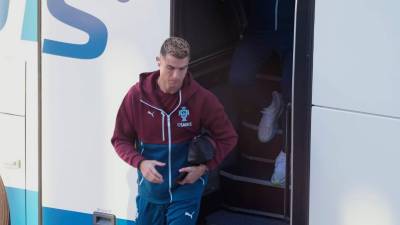 Cristiano Ronaldo tomó una decisión que sacude a la selección de Portugal. El capitán luso anunció este miércoles su salida de la concentración después de la rueda de prensa de Jorge Jesus y de mantener una conversación con Pedro Proença, presidente de la Federación Portuguesa de Fútbol (FPF)