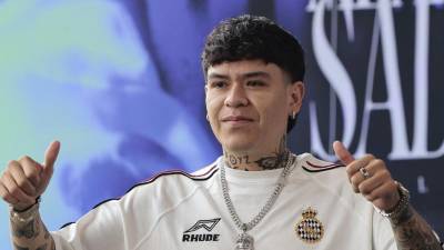 La cuenta regresiva para el concierto de Junior H en Honduras ya comenzó y, mientras crece la expectativa entre sus seguidores, también empieza a tomar forma la playlist que acompañará su gira “LATINOAMÉRICA EN LÁGRIMAS $AD BOYZ TOUR – LATAM 2026”, una presentación que promete convertir el Estadio Chochi Sosa en una noche cargada de nostalgia, corridos tumbados y emociones intensas.