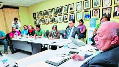 <b>En la reunión entre el INA y campesinos se acordaron realizar nuevas acciones.</b>