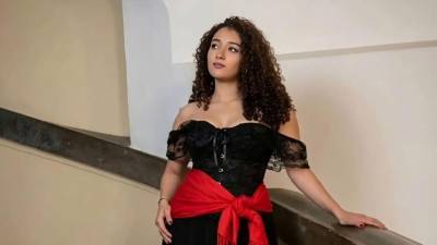 La joven artista es oriunda de Tegucigalpa y tiene 19 años. Alemán se prepara para representar al país en el Festival Internacional de la Canción de Punta del Este, Uruguay.