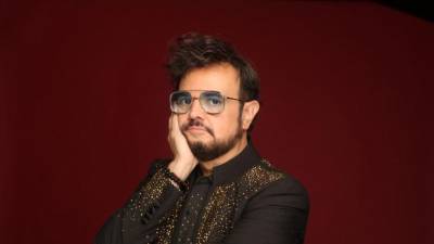 Aleks Syntek volvió a generar controversia después de protagonizar varios intercambios con el público durante su presentación del 15 de septiembre en la alcaldía Benito Juárez, en Ciudad de México, como parte de las celebraciones por el Grito de Independencia. Sus comentarios sobre la música actual y las peticiones de los asistentes rápidamente se difundieron en redes sociales.