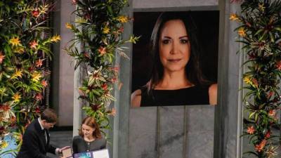 La opositora venezolana María Corina Machado recibió este miércoles el Nobel de la Paz por medio de su hija, Ana Corina Sosa, quien realizó una dedicatoria muy especial del galardón en nombre de su madre. ¿A quién se lo dedicó?