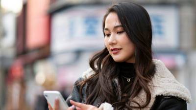 Se sabe poco sobre los creadores de ¿Estás muerto?, pero dicen ser tres personas nacidas después de 1995 que desarrollaron la aplicación desde Zhengzhou junto a un pequeño equipo.