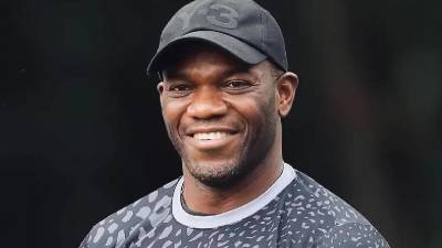 Si hay un jugador que dejó en alto el nombre de Honduras fue Óscar David Suazo. Tras años de su retiro, se mantiene cerca del fútbol, aunque ahora fuera de las canchas.