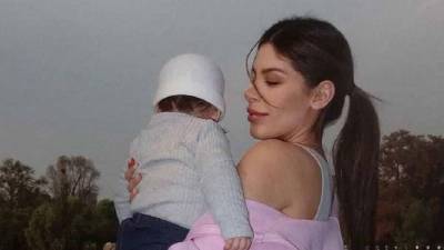 El caso del asesinato de la exreina de belleza Carolina Flores Gómez continúa generando impacto, ahora con nuevas revelaciones sobre las decisiones tomadas en las horas posteriores al crimen ocurrido el pasado 15 de abril en un departamento de Polanco, en Ciudad de México.